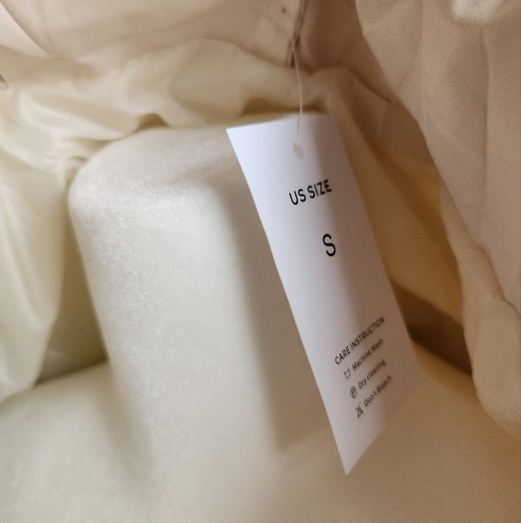 NWT Short Cream Puffer Jacket - Picture 4 of 8